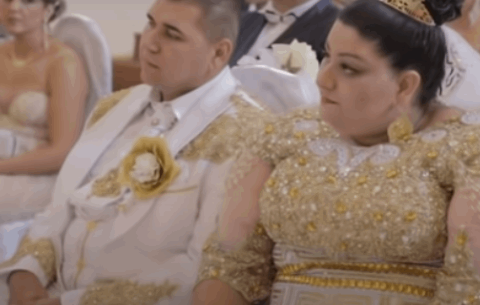 RASKOŠ I KIČ: Ovo je najskuplja <span style='color:red;'><b>romska svadba</b></span> IKADA, mladenci prekriveni ZLATOM I NOVČANICAMA (VIDEO) 